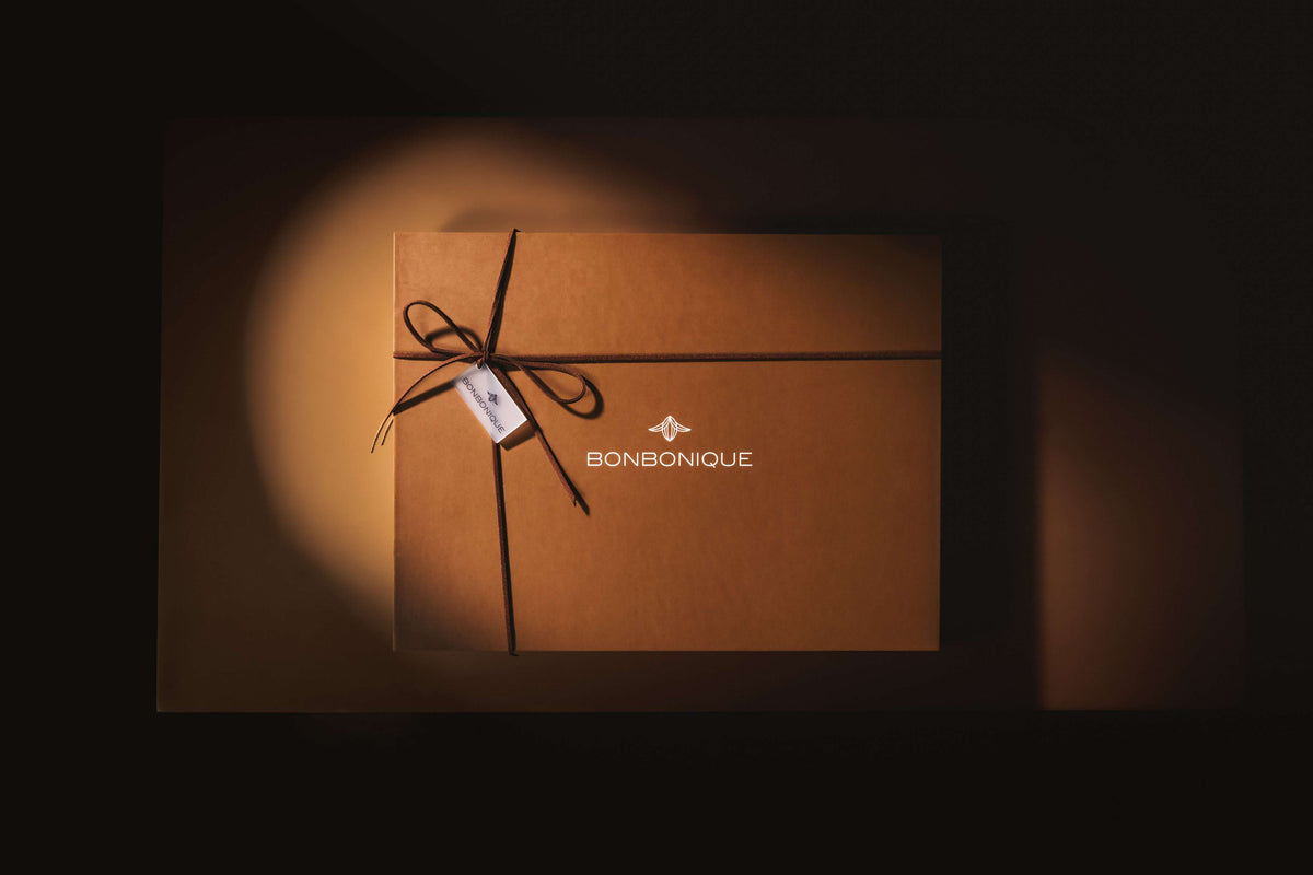 Closed gift box (packaging)